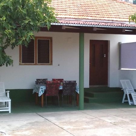 House " Bond " Villa Tisno Exterior foto