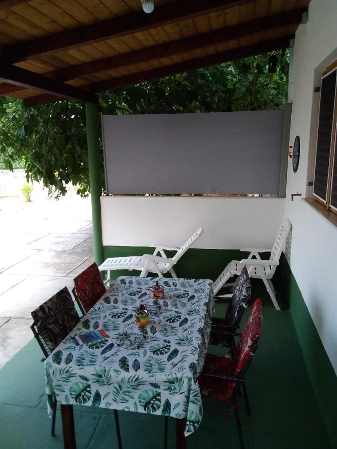 House " Bond " Villa Tisno Exterior foto