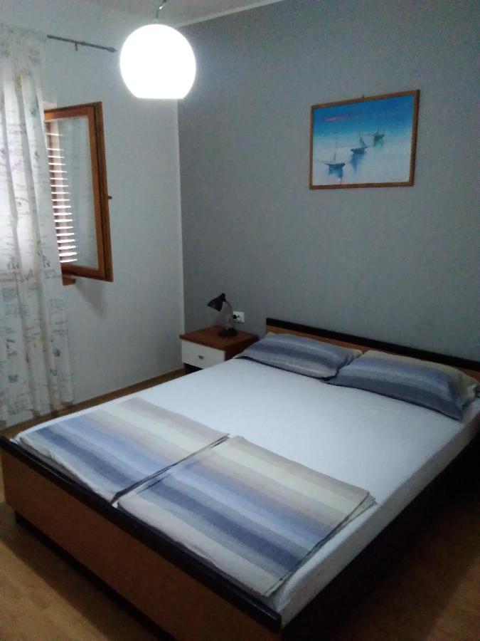 House " Bond " Villa Tisno Exterior foto