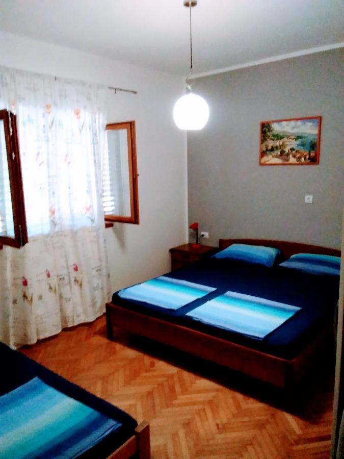 House " Bond " Villa Tisno Exterior foto
