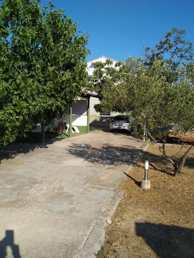 House " Bond " Villa Tisno Exterior foto