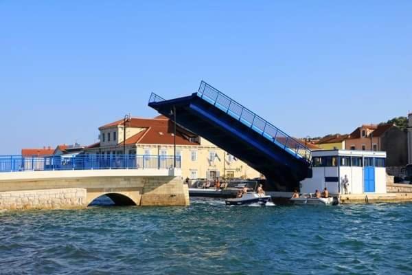 House " Bond " Villa Tisno Exterior foto